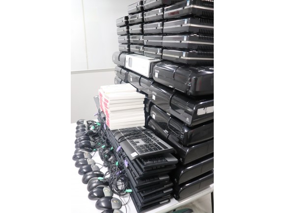 Foto da galeria: Unesc doa equipamentos eletrônicos para Afasc e Projeto Educa Samu