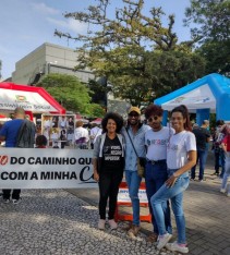 Núcleo de Estudos Afro-brasileiros e Indígenas marca presença em ato contra racismo