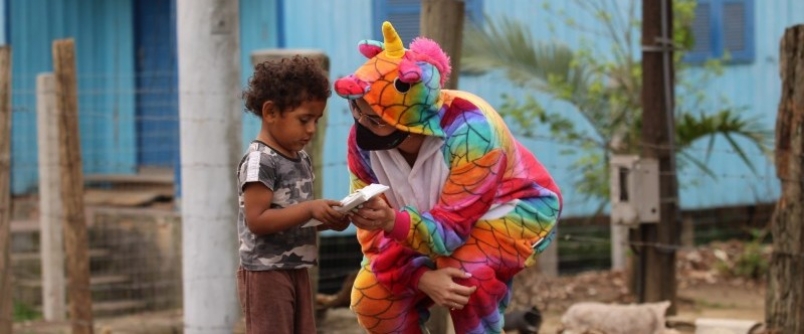 Projeto “Todos pelo Bairro” visita comunidades de Criciúma e realiza a doação de 400 kits de higiene e prevenção