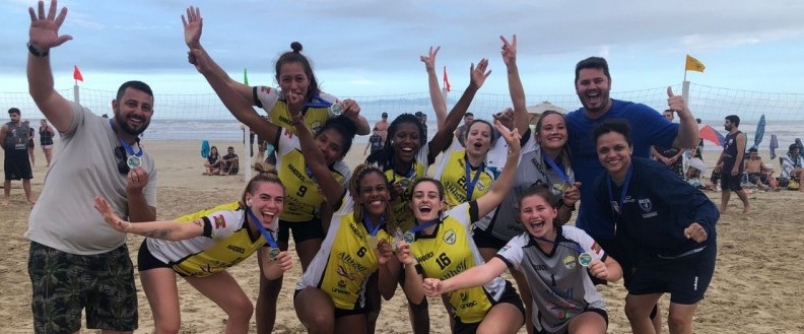 Equipe feminina de Handebol Beach FME/ACRIHF/Unesc vence competição