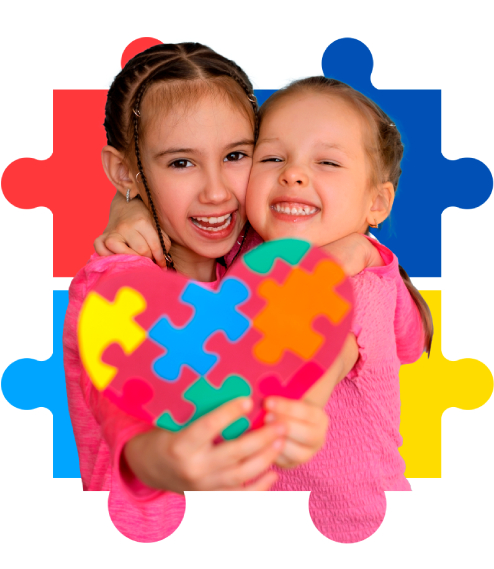 duas criancas segurando peca de quebra cabeca