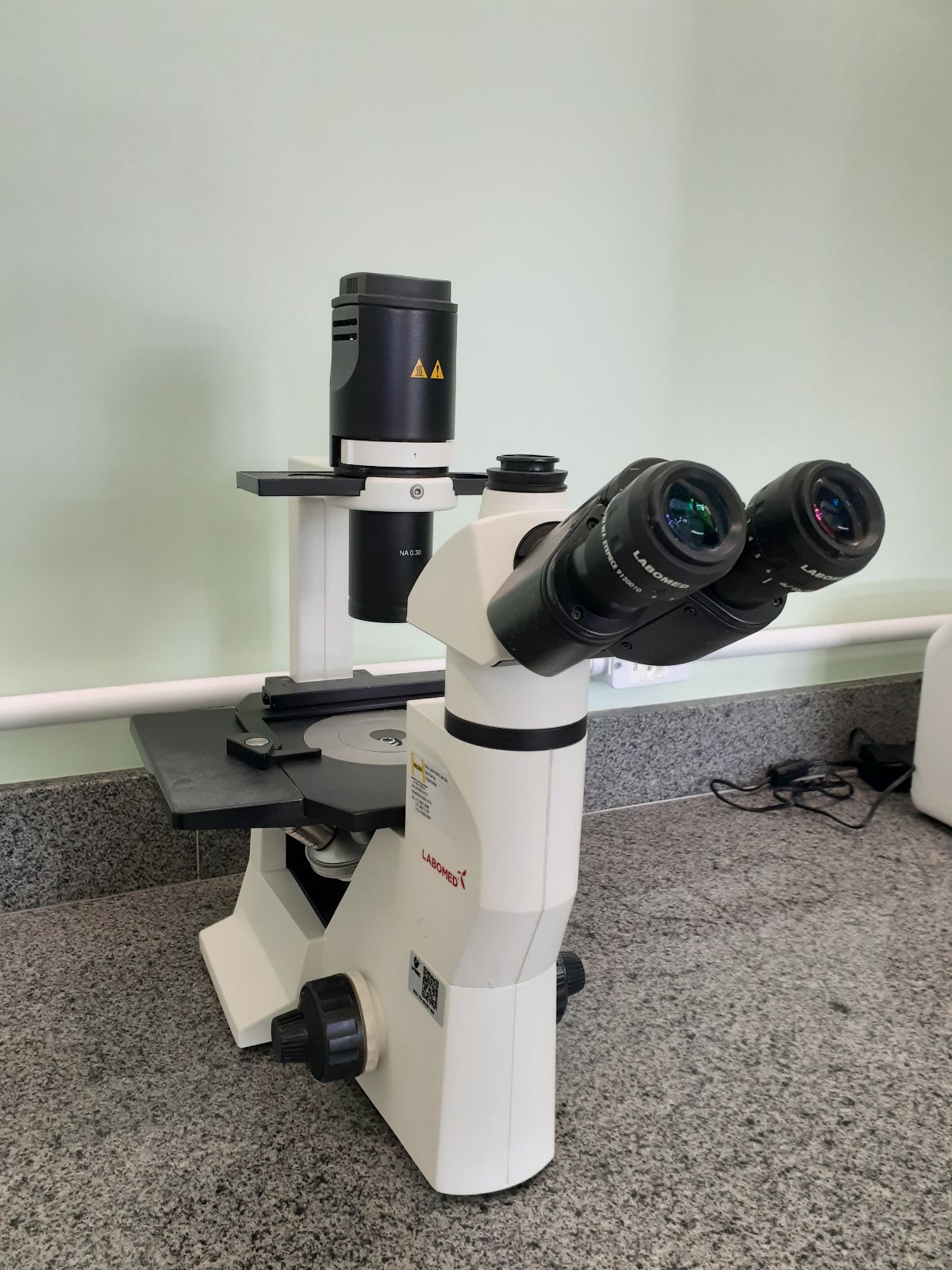 Microscópio Invertido