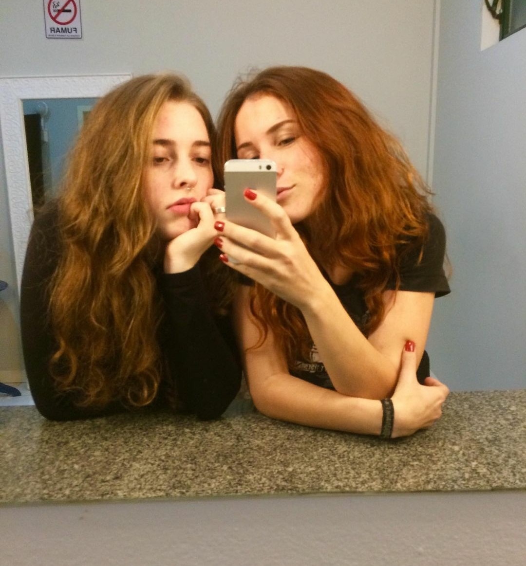 Mixa Miranda (Esquerda) e Ana Bertolina (Direita)