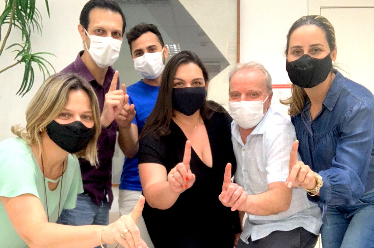 Presidente do CRF, Marco Koerich, tamb�m em campanha, esteve na Unesc para apoiar a candidatura da Bruna.