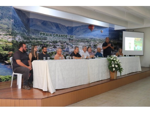 Foto da galeria: Livro publicado pela EdiUnesc levar� hist�ria do projeto Geoparque para dez mil crian�as