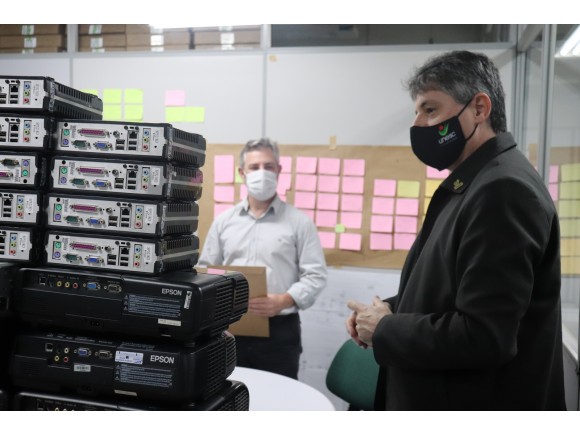 Foto da galeria: Unesc doa equipamentos eletr�nicos para Afasc e Projeto Educa Samu