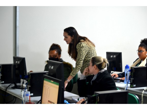 Foto da galeria: Colaboradores da Unesc iniciam curso de capacitação de Excel Básico