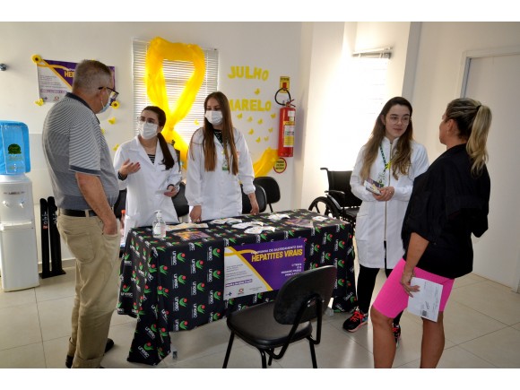 Foto da galeria: Unidade de Sade do Centro realiza campanha de rastreamento das hepatites virais