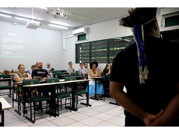 Foto da galeria: Primeiro mestrando indgena da Unesc defende dissertao e recebe aprovao