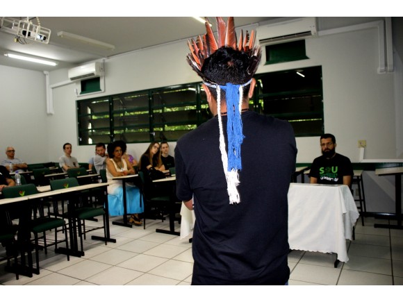 Foto da galeria: Primeiro mestrando indgena da Unesc defende dissertao e recebe aprovao