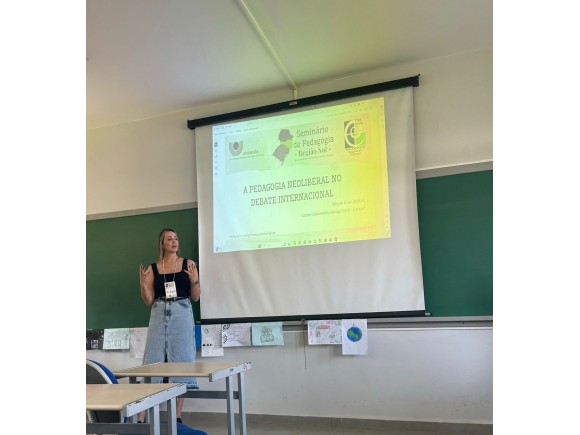 Foto da galeria: P�s-doutoranda do PPGE da Unesc participa de Semin�rio Regional de Pedagogia em Foz do Igua�u