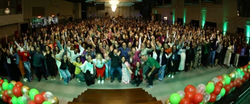 Colaboradores da Unesc celebram reencontro em confraterniza��o pelo Dia do Trabalhador