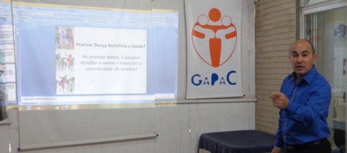 Funcionrio da Unesc ministra palestra sobre benefcios da dana no Gapac