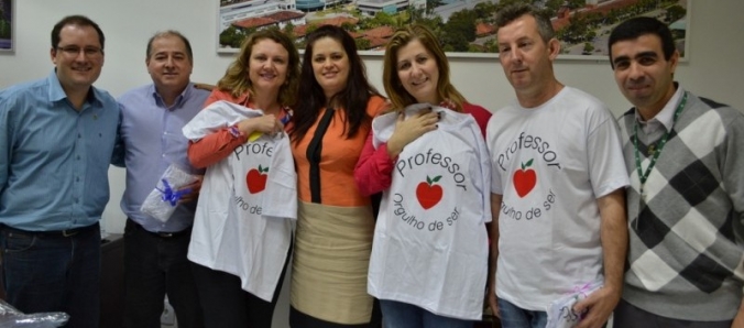 UNA HCE lana campanha de valorizao aos professores