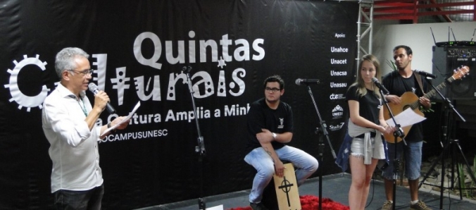 Calouros de Ci�ncias Cont�beis soltam a voz no Quintas Culturais