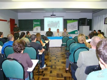 Hist�ria e 28� GAC promovem 1� Semin�rio sobre Totalitarismos e a 2� Guerra Mundial