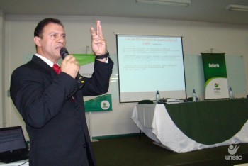 Or�amento Regionalizado da ALESC foi tema de palestra no campus