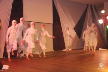 A festa do dia 07 de junho - segunda-feira- no audit�rio Ruy Hulse celebrou os 40 anos do Curso de Artes Visuais.