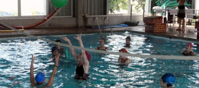 Mostrando suas habilidades em nata��o, alunos do Col�gio Unesc participam de Festival Aqu�tico