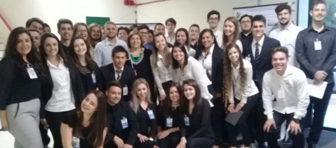 Acad�micos do curso de Administra��o participam de Semin�rio Interdisciplinar