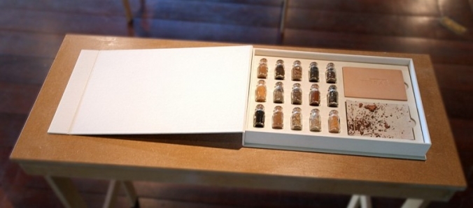 Professores e egressos de Artes Visuais participam da Exposio +1