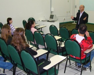 Professor Jos� Henrique de Souza ministra curso de Orat�ria