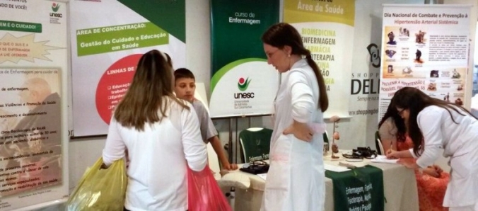 Enfermagem realiza a��o em comunidade de Crici�ma