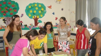 A alegria do trabalho e a saudade da famlia