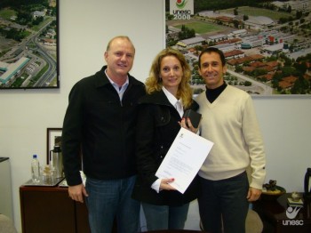 Vencedora do Pr�mio ABC/L'Oreal/Unesco 2011 recebe homenagem da Reitoria