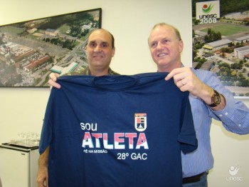 Comandante do 28� GAC agradece por apoio da Unesc