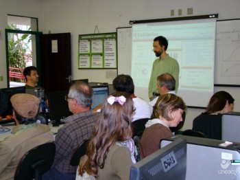 Fil�sofo afirma que no Brasil existem 22 mil empreendimentos de Economia Solid�ria