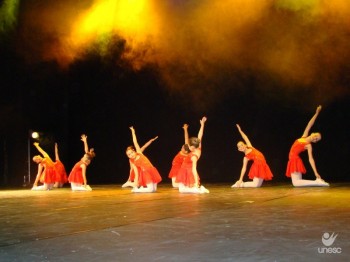 Bailarinos de Torres se apresentam pela primeira vez no Festival Unesc em Dana