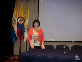 Professora da Unesc apresenta pesquisas na Colmbia