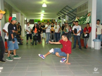 Grupo Uni�o Dan�a de Rua abre festival Unidan�a