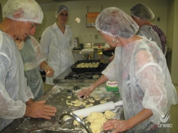 Idosos finalizam curso de orienta��o nutricional