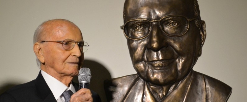 Busto em homenagem a Ruy H�lse � inaugurado na Unesc
