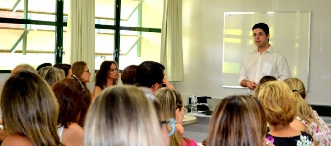 Peer Instruction � tema de minicurso em Forma��o Continuada