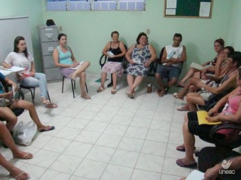 Grupo orienta comunidade a parar de fumar