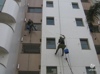 Pesquisador desenvolve revestimento cer�mico autolimpante