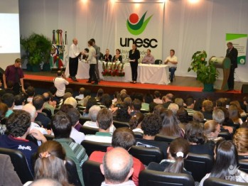 Emo��o na cola��o de grau especial da Unesc