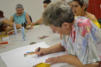 Idosos participam de atividades socioeducativas