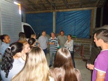 Alunos realizam visita t�cnica a destilaria de Cocal do Sul