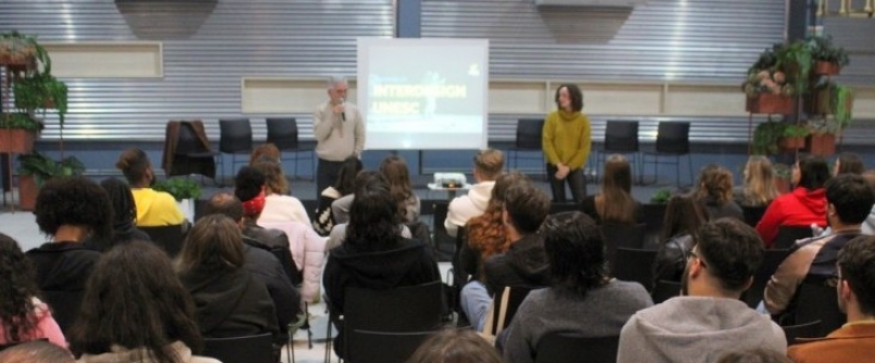 Acadmicos da Unesc exercitam a criatividade por meio do Interdesign