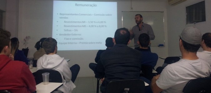 Alunos de Gest�o em Processos Gerenciais visitam ind�stria cer�mica