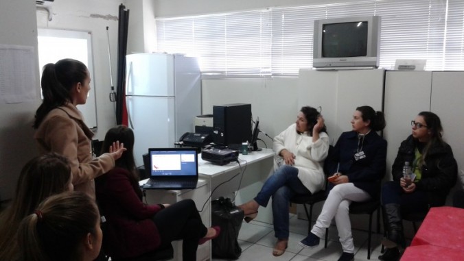 Grupo da Residncia Multiprofissional apresenta dados ao PAMDHA