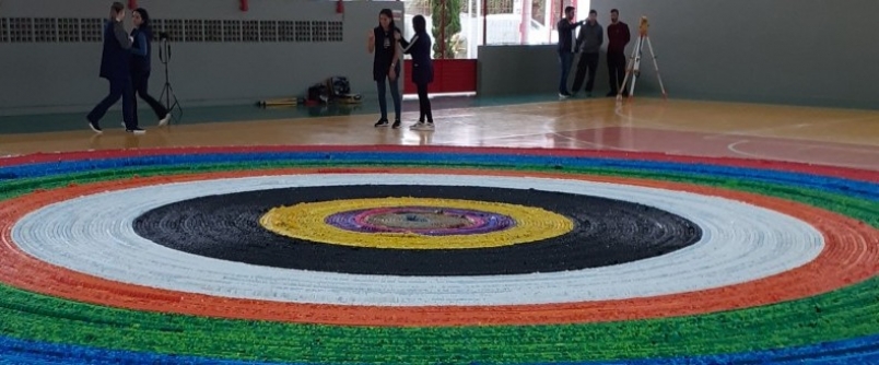 Colgio de Cricima em busca do recorde de tampinhas plsticas