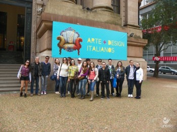 Alunos realizam visita a exposi��o e funda��o