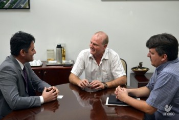 Reitoria recebe visita de promotor do MPSC