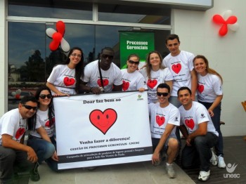 Alunos arrecadam donativos para asilo S�o Vicente de Paulo