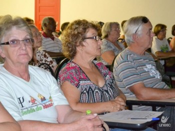 Idosos participam de encontro com psiclogos na Unesc